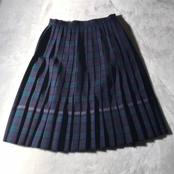 Classic Blue and Green Pleated Skirt. S - Picture 2 of 4